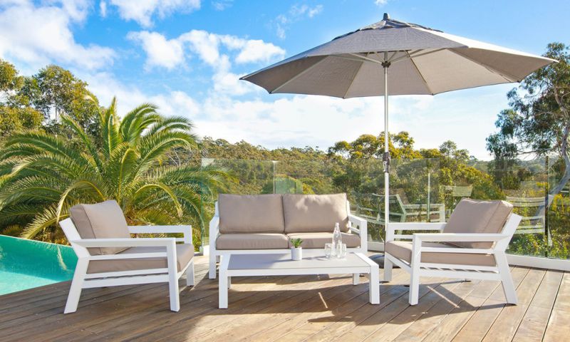 Hoe richt je een loungeset in? 5 simpele stappen voor een tuin waar je écht wilt blijven hangen